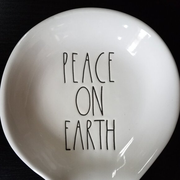 NEW Rae Dunn Peace On Earth Spoon Rest! - Picture 1 of 3